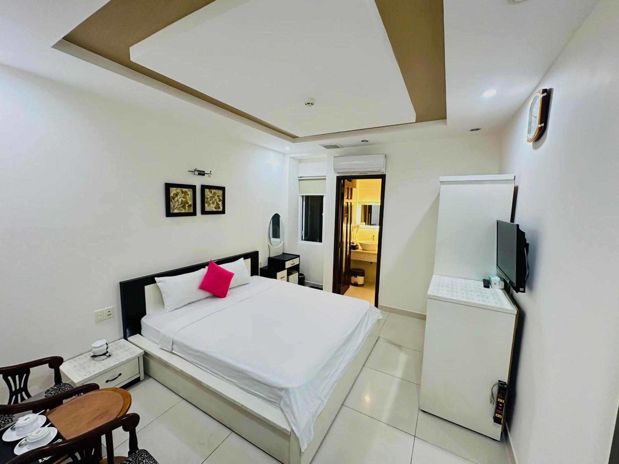 Aurora Nest In Bui Vien Street-rooftop-tour-elevator Apartment *